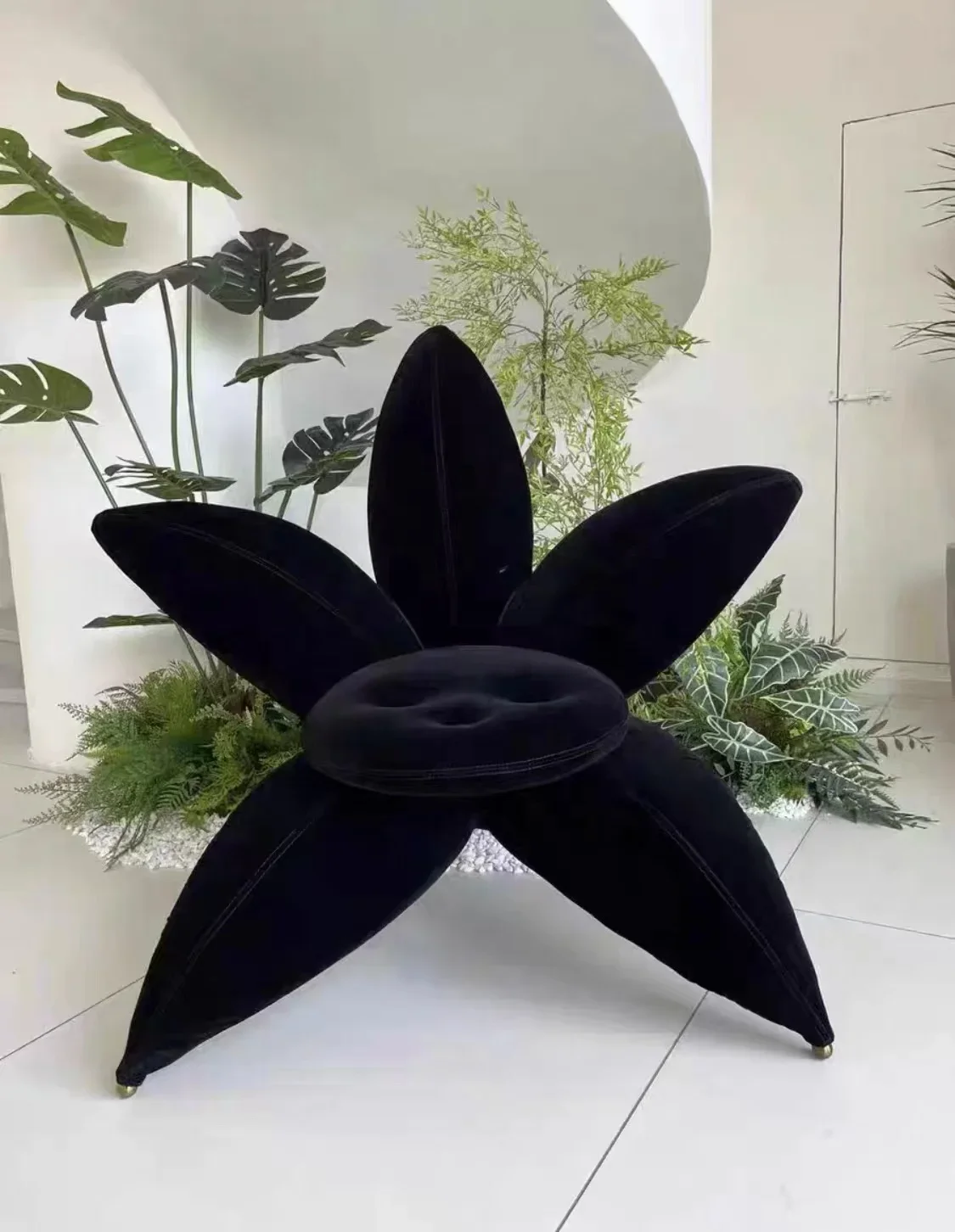 Кресло в итальянском стиле, современное бархатное кресло для гостиной
Кресло в итальянском стиле, современное бархатное кресло для гостиной