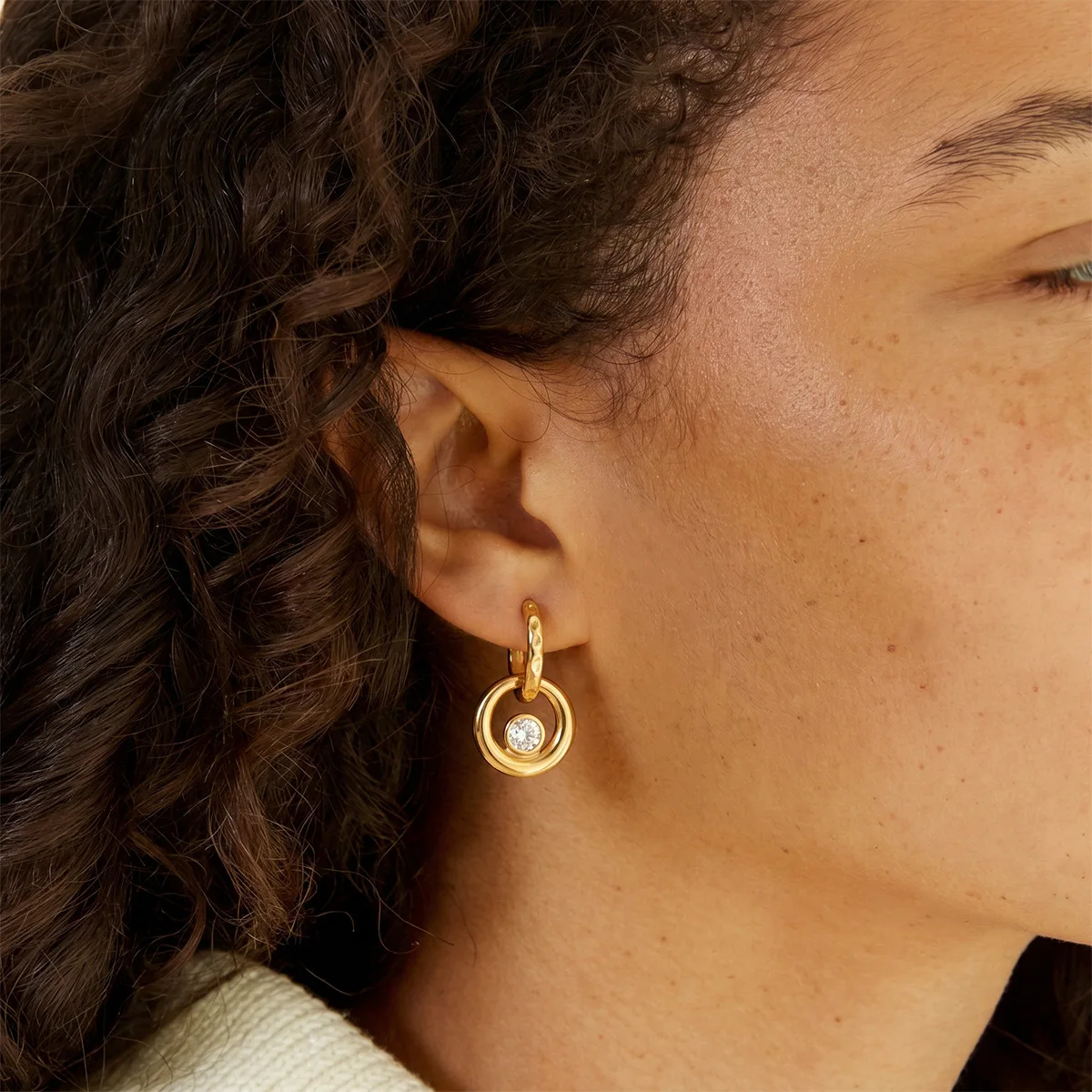 18K Gold Plated Stainless Steel Earrings with Exquisite Zirconia Plain Circles Women's Jewelry Gift Non-Fading Fashion Accessory
18K Gold Plated Stainless Steel Earrings with Exquisite Zirconia Plain Circles Women's Jewelry Gift Non-Fading Fashion Accessory