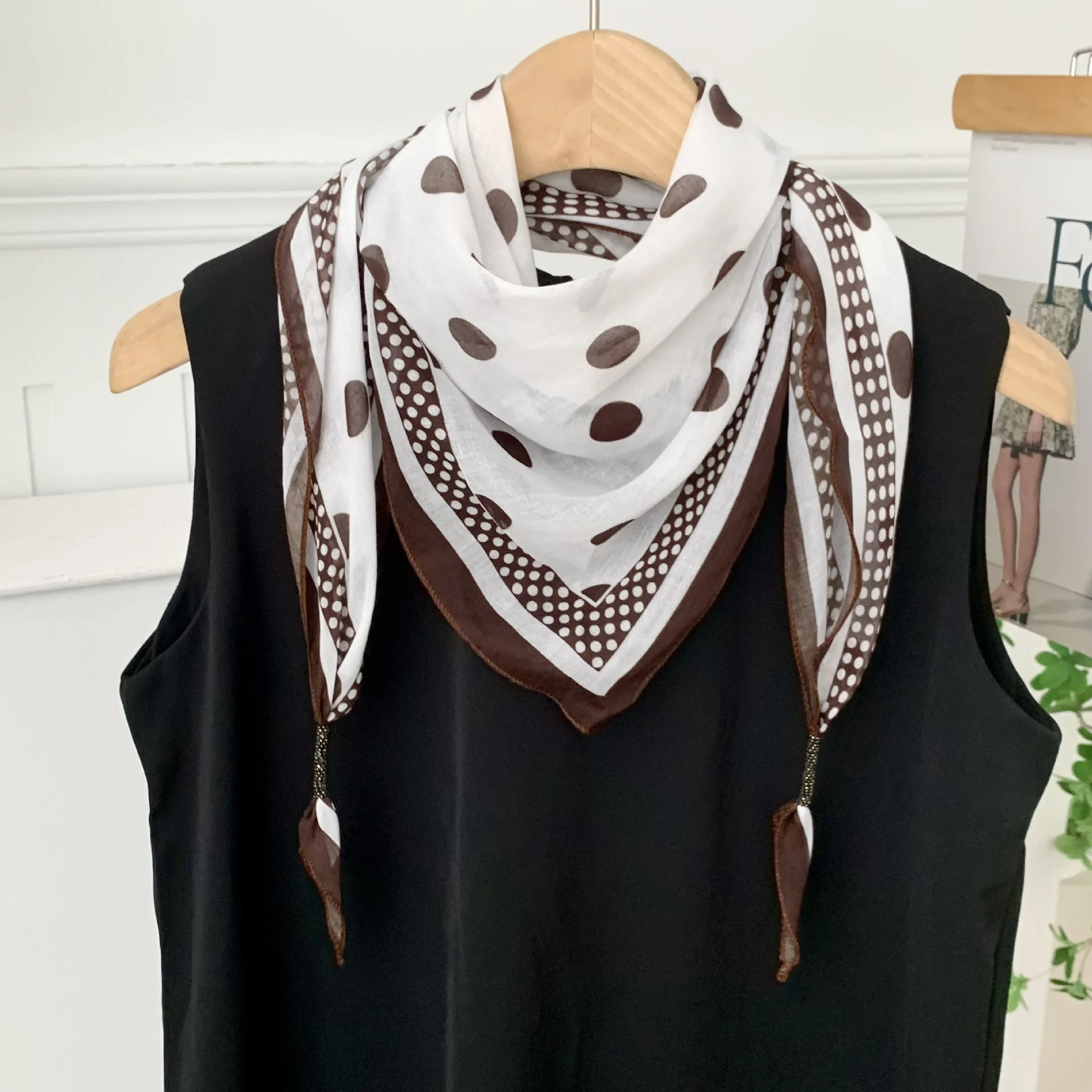 Premium Chinese Style Paisley Triangle Scarf Women Lightweight Beaded Neck Wrap Head Scarf Shawl Pee Skirt Layering Accessory
Premium Chinese Style Paisley Triangle Scarf Women Lightweight Beaded Neck Wrap Head Scarf Shawl Pee Skirt Layering Accessory