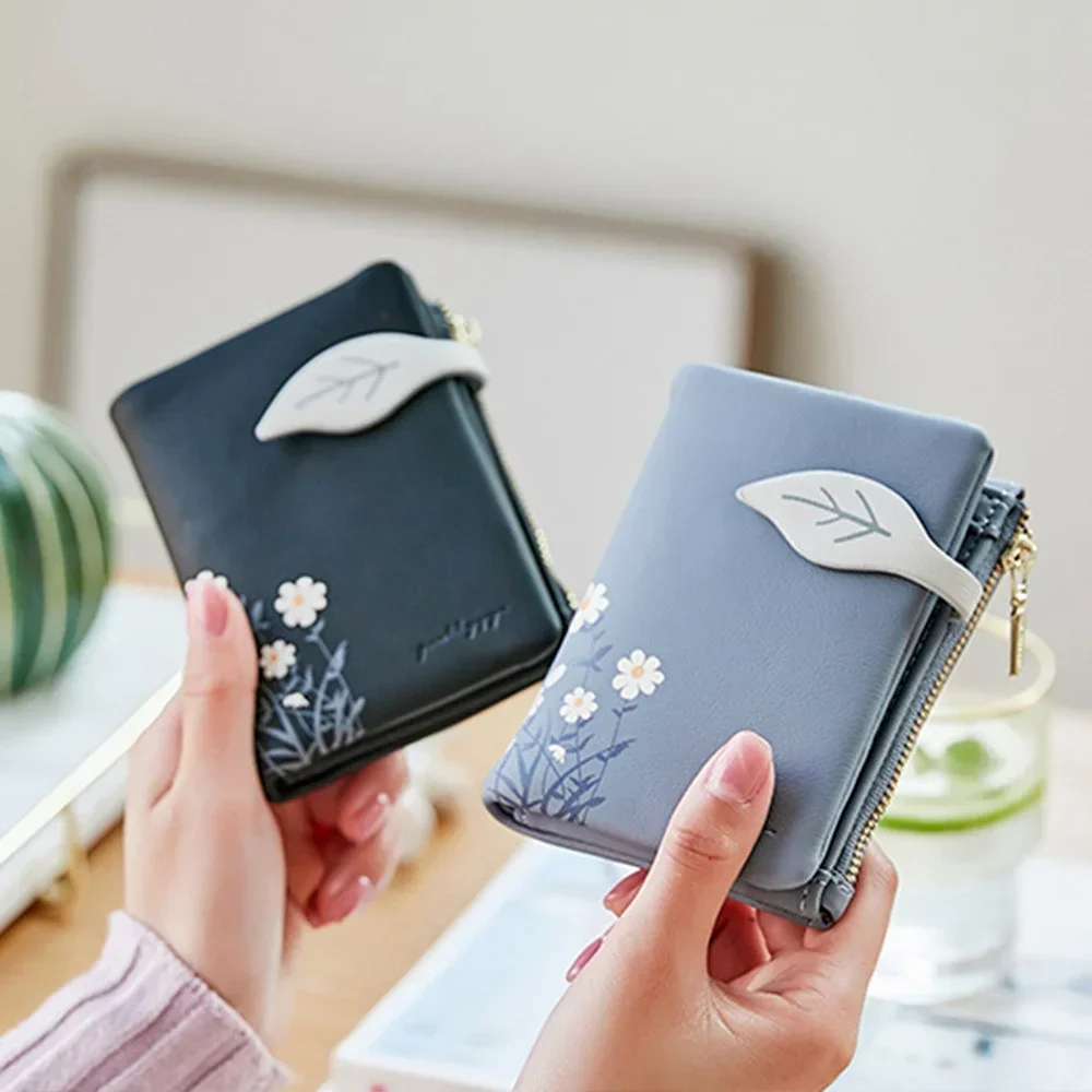 New Fashion Women Wallet Leaf Pattern Hasp Ladies Purse Soft Pu Leather Small Short Wallets Female Zipper Coin Purse 2023
New Fashion Women Wallet Leaf Pattern Hasp Ladies Purse Soft Pu Leather Small Short Wallets Female Zipper Coin Purse 2023