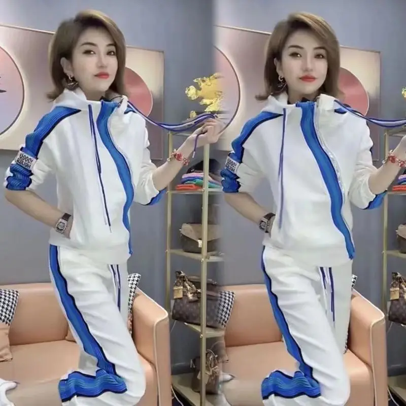 Осеннее новое свободное модное пальто с капюшоном и наклонной молнией с цветными блоками + узкие брюки, повседневный спортивный комплект из двух предметов для женщин 
Осеннее новое свободное модное пальто с капюшоном и наклонной молнией с цветными блоками + узкие брюки, повседневный спортивный комплект из двух предметов для женщин