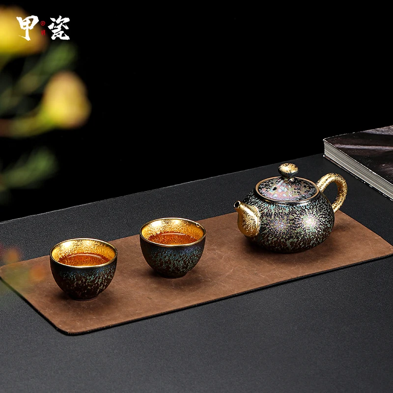 Gilding Portable Outdoor Travel Tea Set One Pot Two Cups Office Reception Teapot Cover Teacup Gift
Gilding Portable Outdoor Travel Tea Set One Pot Two Cups Office Reception Teapot Cover Teacup Gift