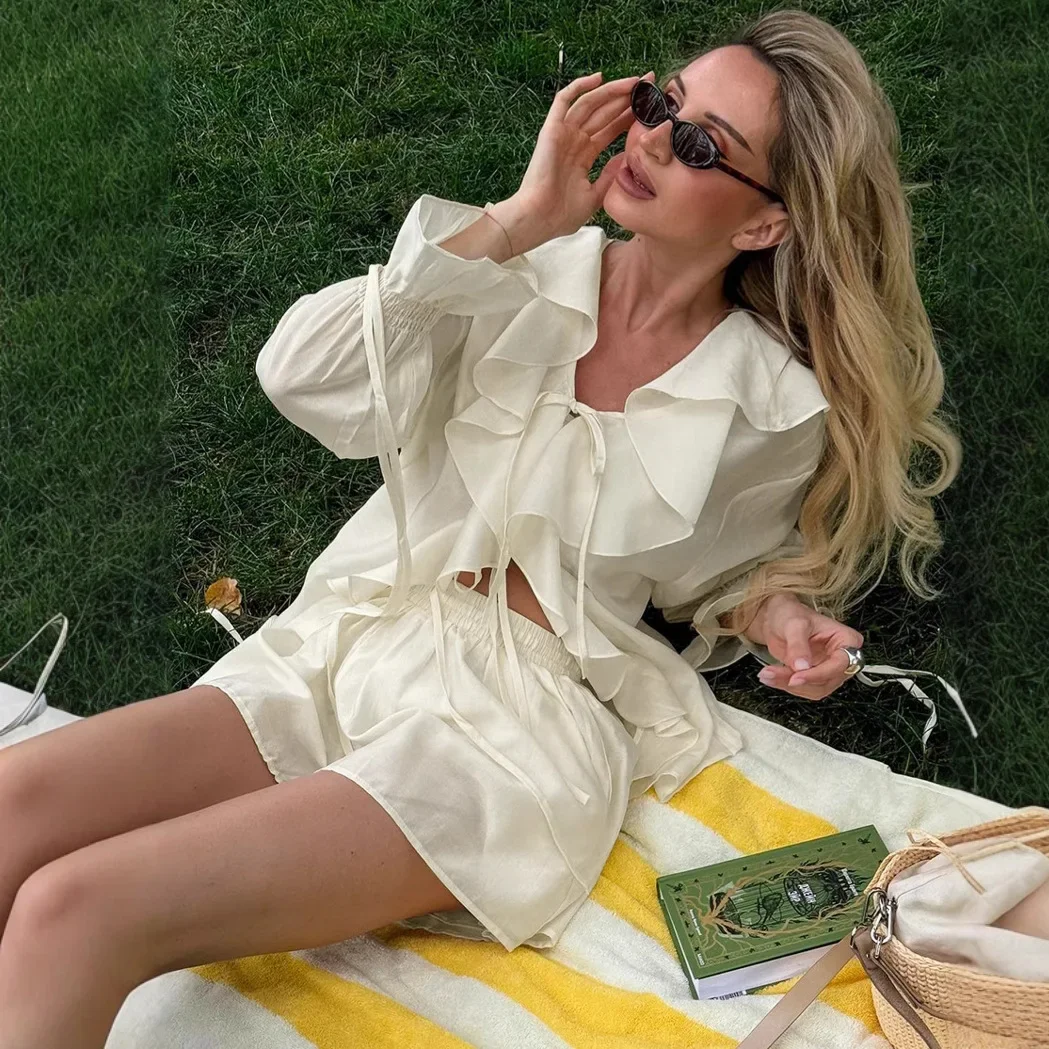 2025 Summer Holiday Long Sleeve Ruffle Lace Up Chiffon Shorts Suit Women Casual V Neck Solid Loose Shorts Set Female New Outfits
2025 Summer Holiday Long Sleeve Ruffle Lace Up Chiffon Shorts Suit Women Casual V Neck Solid Loose Shorts Set Female New Outfits
