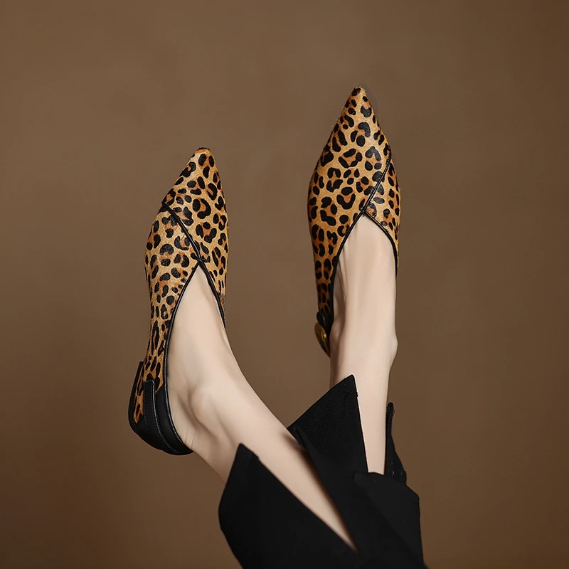 Women's new spring and autumn genuine leather cowhide horsehair pointed low heel metal buckle plus size fashion single shoes
Women's new spring and autumn genuine leather cowhide horsehair pointed low heel metal buckle plus size fashion single shoes