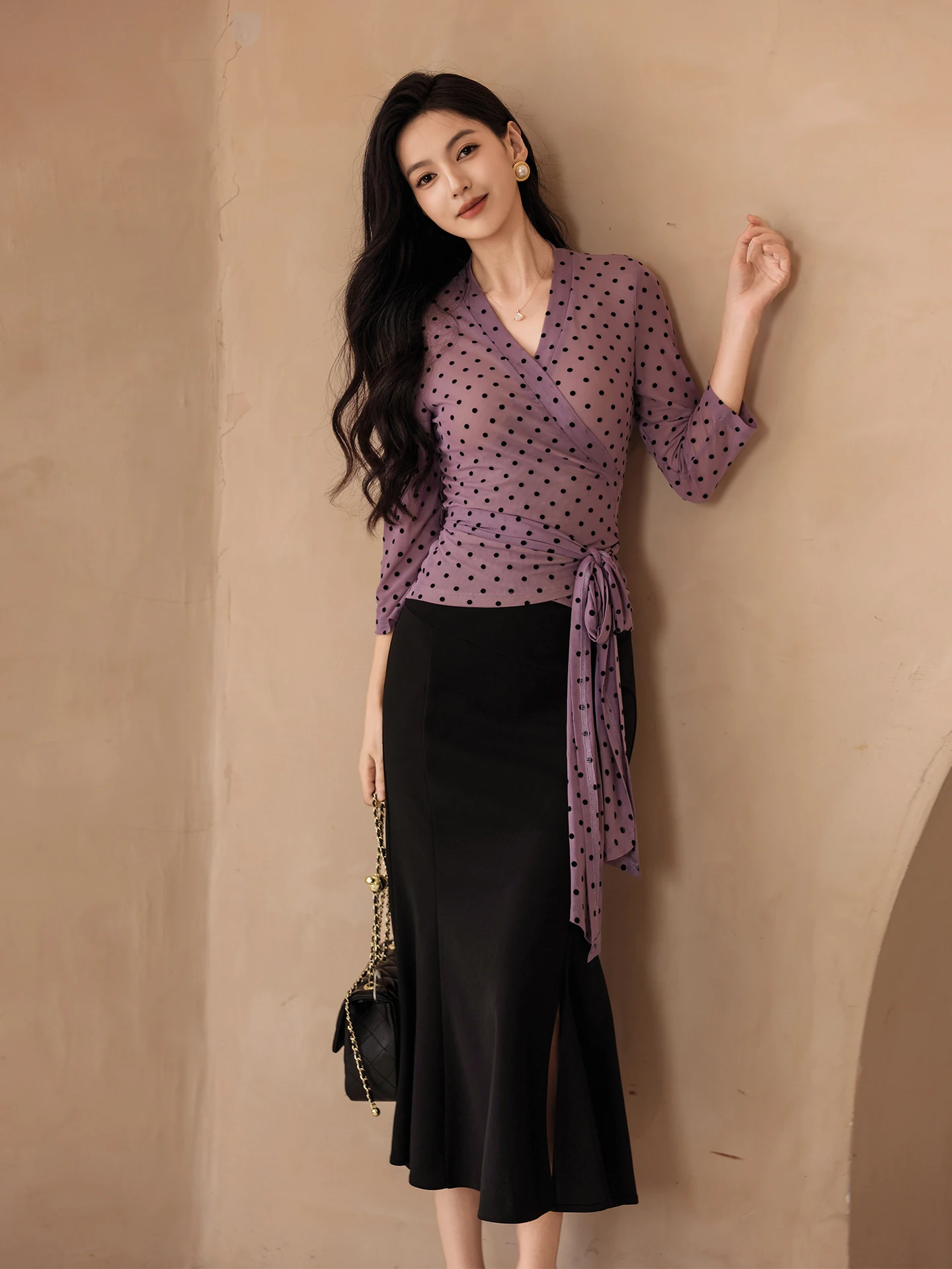 Женская приталенная футболка в горошек для ранней весны, фиолетовая, класса люкс, антивозрастная, повседневная, для офиса
Женская приталенная футболка в горошек для ранней весны, фиолетовая, класса люкс, антивозрастная, повседневная, для офиса