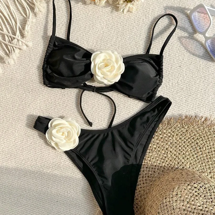 New Bikini Sexy Three-dimensional Flower Tube Top High Split End Solid Color Swimsuit Bikini
New Bikini Sexy Three-dimensional Flower Tube Top High Split End Solid Color Swimsuit Bikini