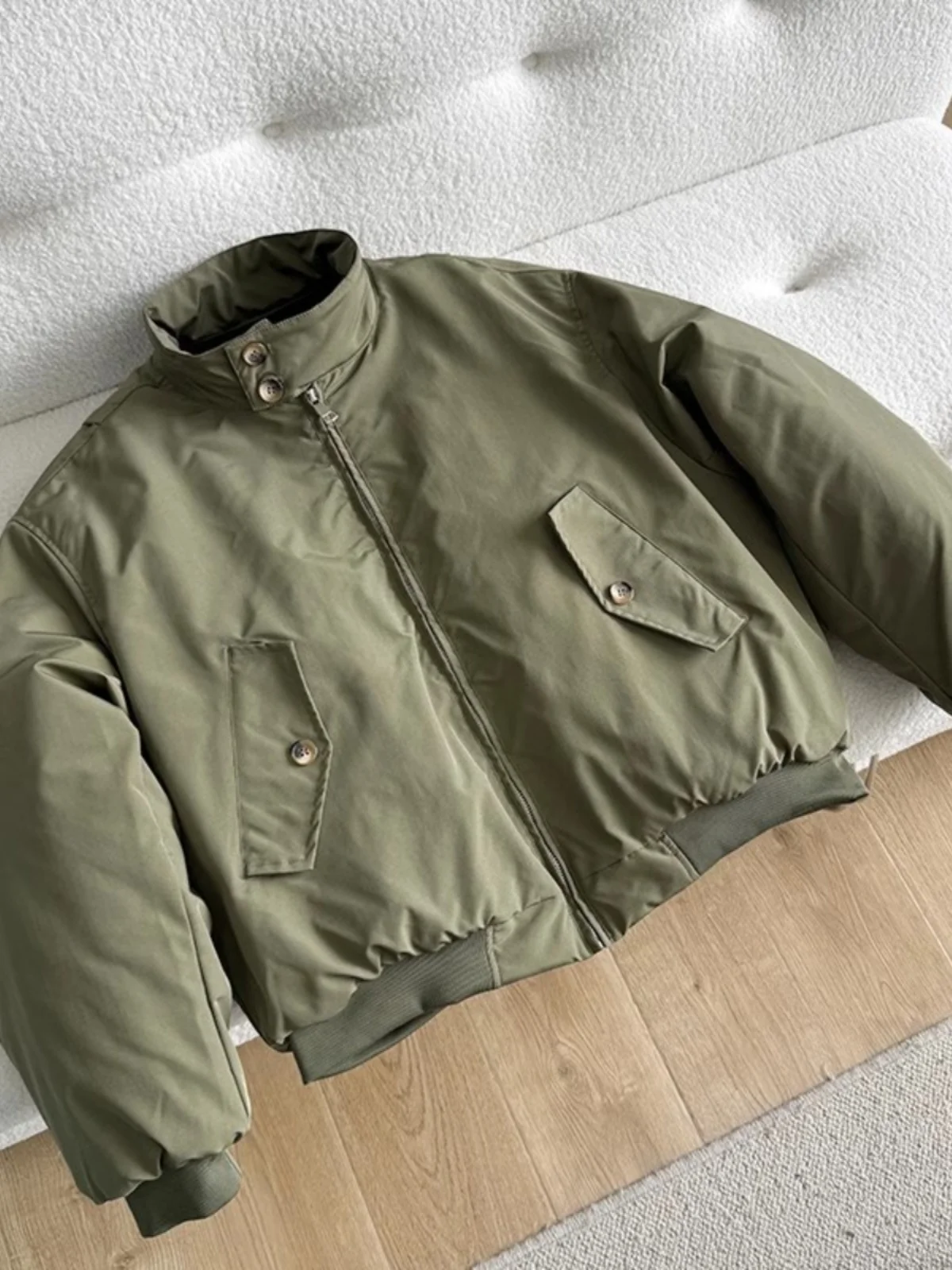 Мужской зимний хлопковый костюм-куртка в военном стиле с воротником-стойкой, американский силуэт Cleanfit, короткое хлопковое пальто
Мужской зимний хлопковый костюм-куртка в военном стиле с воротником-стойкой, американский силуэт Cleanfit, короткое хлопковое пальто