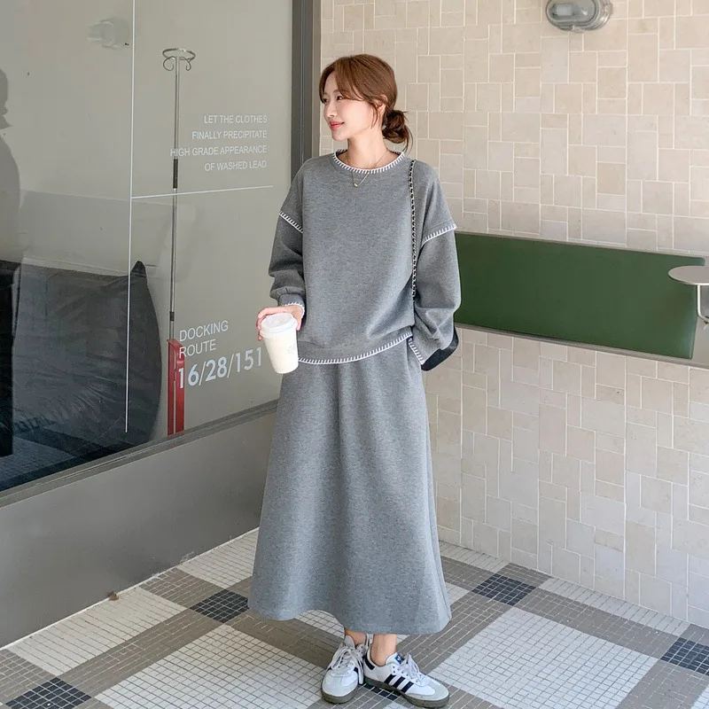 Осенний новый повседневный однотонный комплект из двух предметов, женский свободный пуловер с круглым вырезом и цветными блоками + полуюбка с эластичной резинкой на талии
Осенний новый повседневный однотонный комплект из двух предметов, женский свободный пуловер с круглым вырезом и цветными блоками + полуюбка с эластичной резинкой на талии