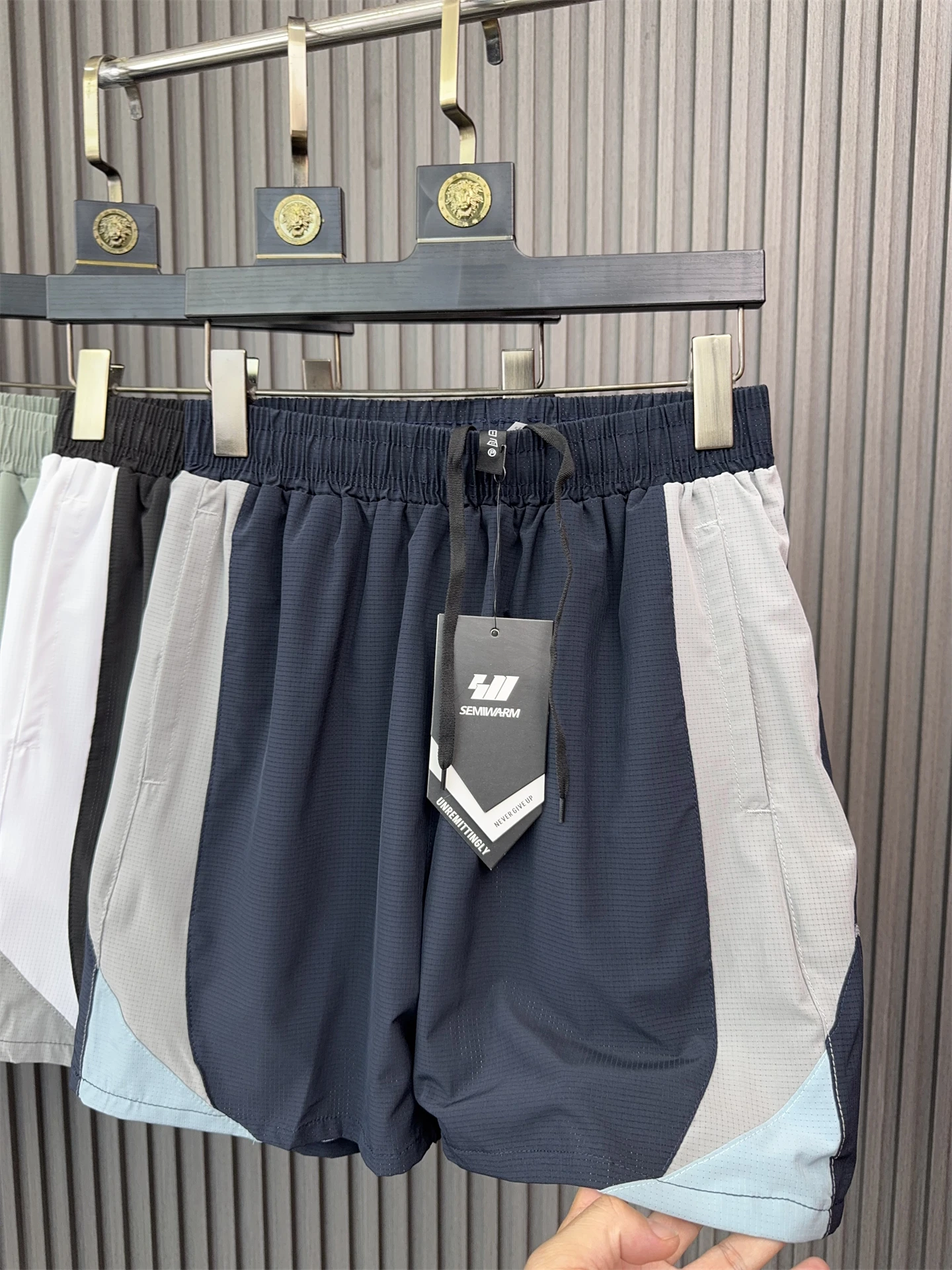 Svip мужские спортивные легкие дышащие брюки Qui Dry для улицы удобные мне летние повседневные брюки прямые брюки со средней талией
Svip мужские спортивные легкие дышащие брюки Qui Dry для улицы удобные мне летние повседневные брюки прямые брюки со средней талией