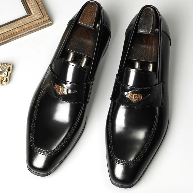 New men's business cowhide European style foot cover with shiny soft leather upper leather shoes
New men's business cowhide European style foot cover with shiny soft leather upper leather shoes
