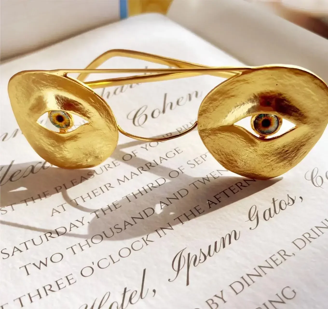 Модные европейские дизайнерские очки, украшения для женщин, вечерние ювелирные аксессуары для подиума, тренд
Модные европейские дизайнерские очки, украшения для женщин, вечерние ювелирные аксессуары для подиума, тренд