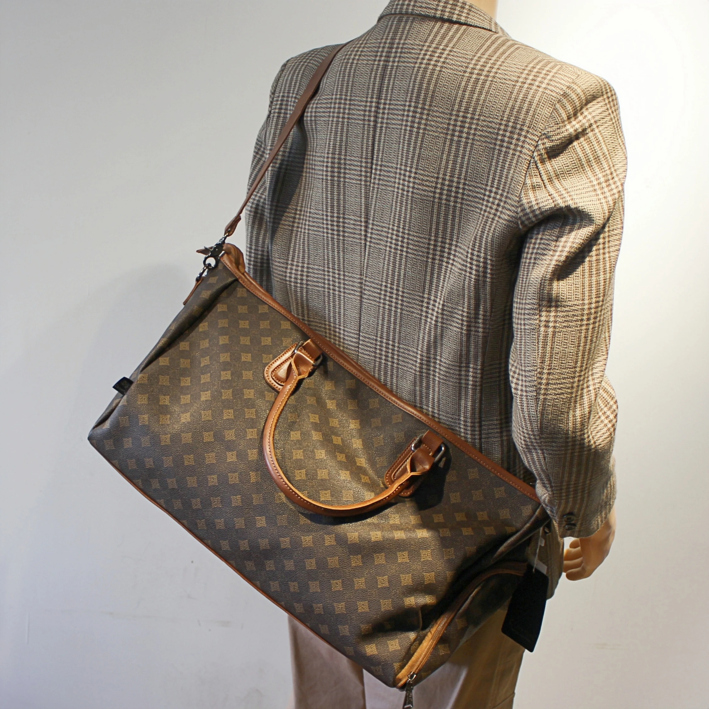 Сумка-мессенджер TeeBox большой вместимости для мужчин и женщин, повседневная, для путешествий, коричневая, на плечо, саквояж
Сумка-мессенджер TeeBox большой вместимости для мужчин и женщин, повседневная, для путешествий, коричневая, на плечо, саквояж