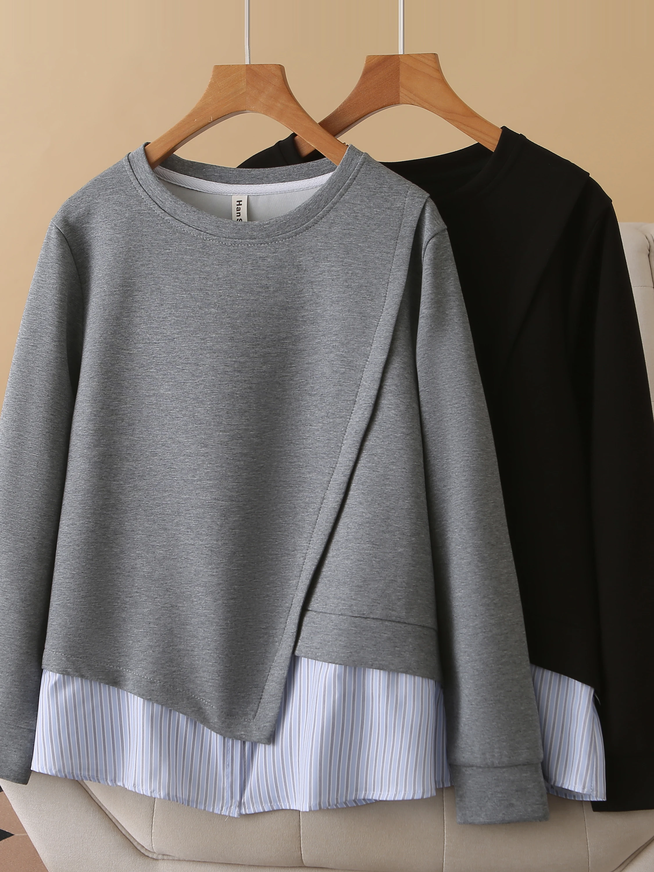 plus Size Women's Sweatshirt Korean Style Patchwork Loose Striped Top Fake Two-Piece Design Autumn Fashion Ladies' Clothing
plus Size Women's Sweatshirt Korean Style Patchwork Loose Striped Top Fake Two-Piece Design Autumn Fashion Ladies' Clothing