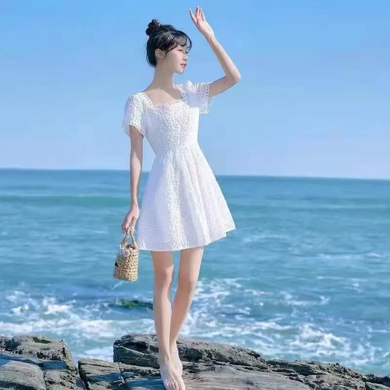 Summer New Fashionable Slim Fit White Shorts-leeved Women's Dress, Niche A-line Square Neck Dress
Summer New Fashionable Slim Fit White Shorts-leeved Women's Dress, Niche A-line Square Neck Dress