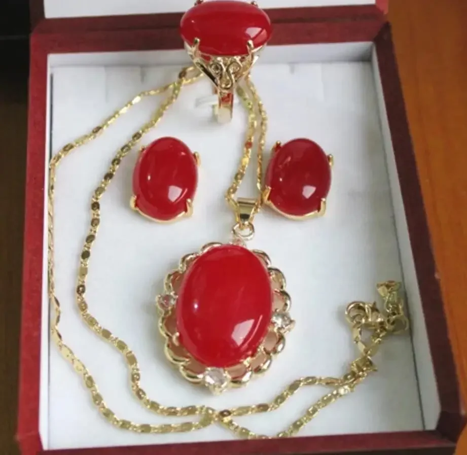 Fashion metal gold-plated red jade set (Ring Earring Pendant)
Fashion metal gold-plated red jade set (Ring Earring Pendant)