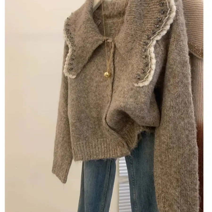 Retro High-grade Chic Big Lapel Sweater Coat Women's Autumn and Winter Design Lace Loose Soft Waxy Knit Cardigan
Retro High-grade Chic Big Lapel Sweater Coat Women's Autumn and Winter Design Lace Loose Soft Waxy Knit Cardigan