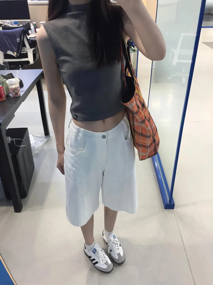 Американские ретро-джинсовые брюки-капри белого цвета для женщин, лето 2024, новинка, повседневный дизайн, прямые штанины, средней длины
Американские ретро-джинсовые брюки-капри белого цвета для женщин, лето 2024, новинка, повседневный дизайн, прямые штанины, средней длины