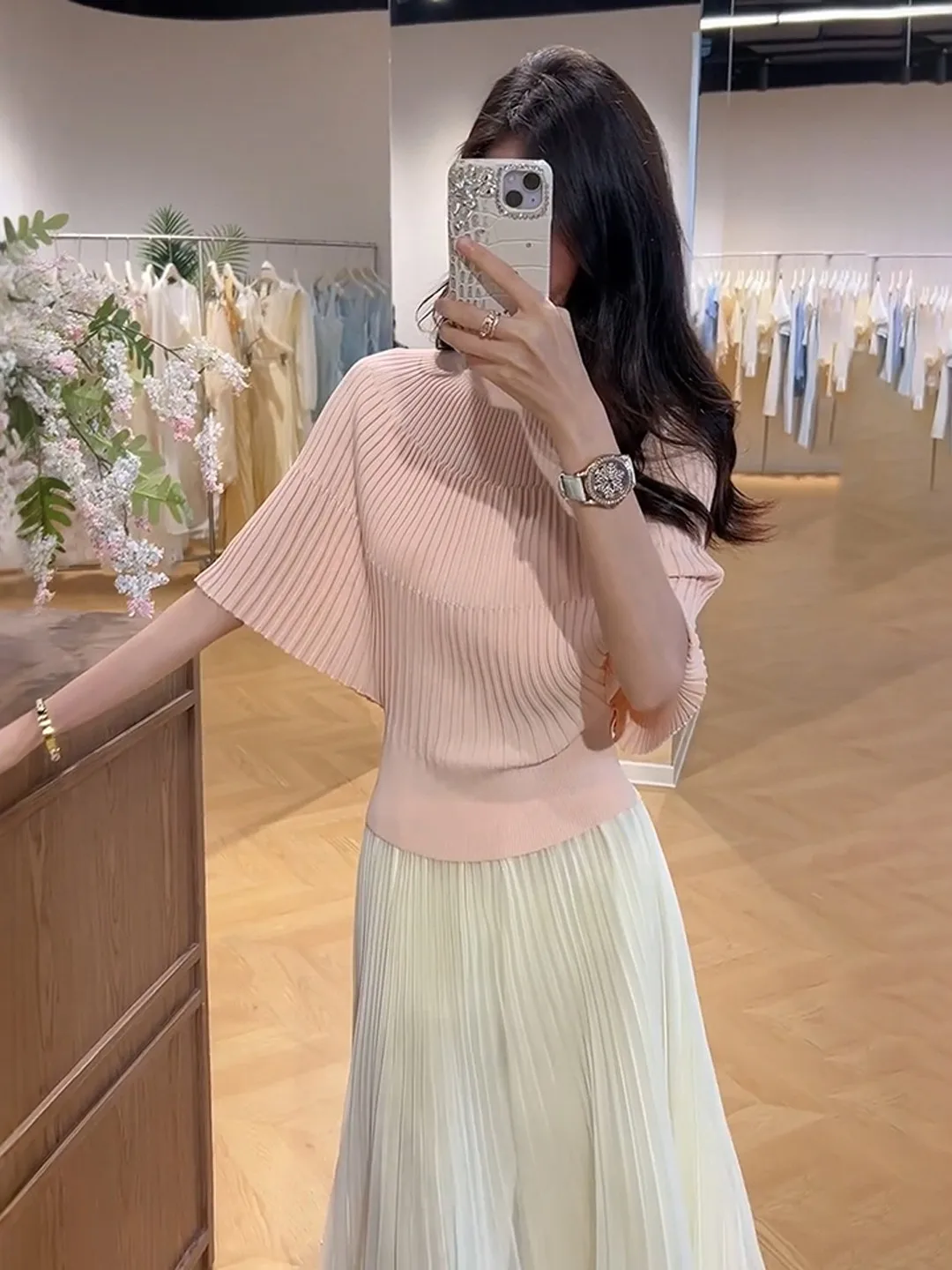 Pink Cowl Neck Short Sleeve Knitted Sweater Women's Summer Fashion Slimming Loose Batwing Sleeve Top Commute Style Korean Ver...
Pink Cowl Neck Short Sleeve Knitted Sweater Women's Summer Fashion Slimming Loose Batwing Sleeve Top Commute Style Korean Ver...