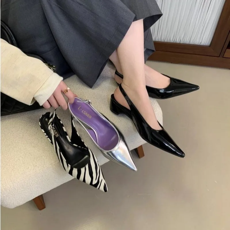 2026 Spring New Pointed Toe Shallow Single Shoes Women's Empty Block Heel Kitten Heel Sandals
2026 Spring New Pointed Toe Shallow Single Shoes Women's Empty Block Heel Kitten Heel Sandals
