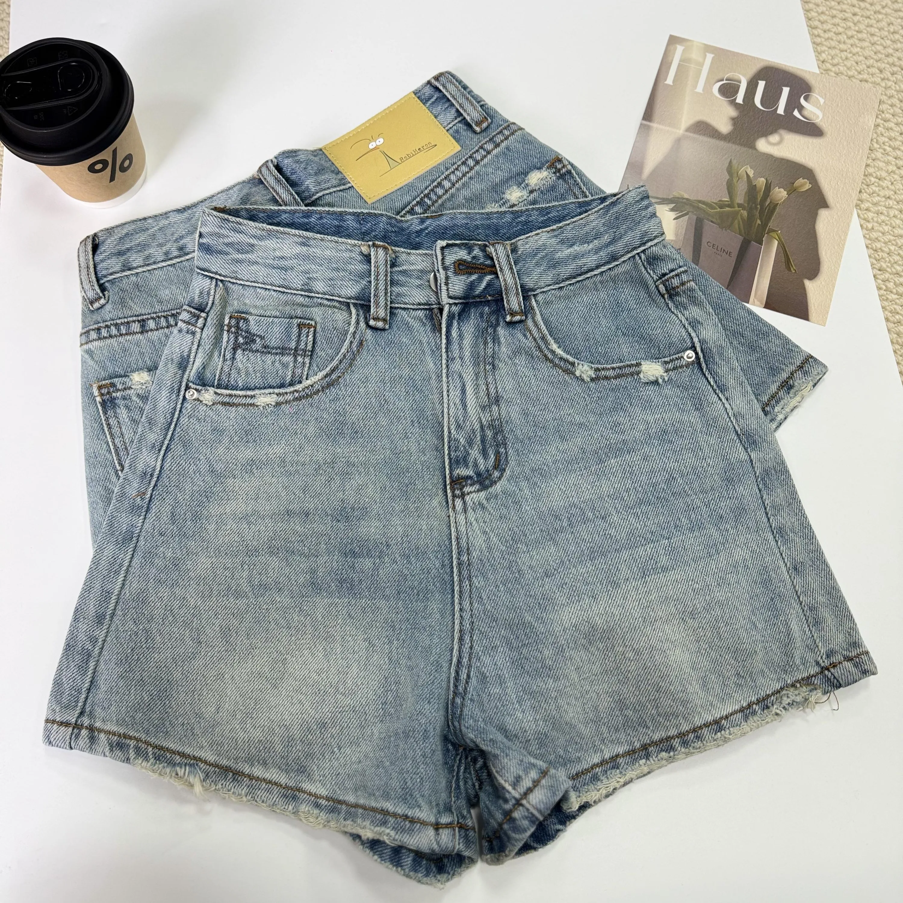 High Waist Washed Denim Shorts Women's Casual Fashion Slimming Design Spring Summer Seasonal Comfortable Straight Leg Jeans
High Waist Washed Denim Shorts Women's Casual Fashion Slimming Design Spring Summer Seasonal Comfortable Straight Leg Jeans