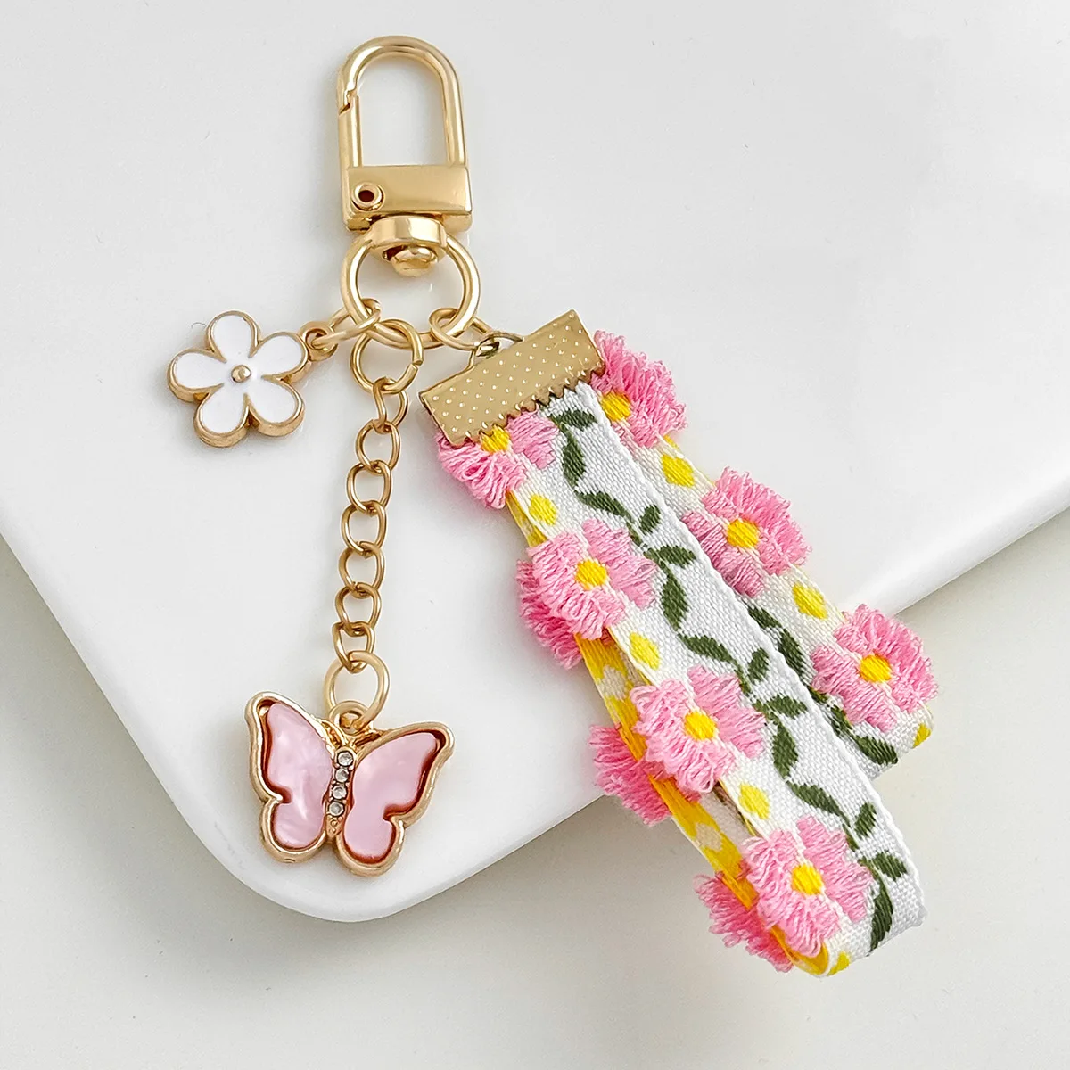 Womens Pendant Spring INS Pink Ribbon Daisy Butterfly Heart Keychain Creative Key Pendant Fresh And Small Floral Pink Color Cute
Womens Pendant Spring INS Pink Ribbon Daisy Butterfly Heart Keychain Creative Key Pendant Fresh And Small Floral Pink Color Cute