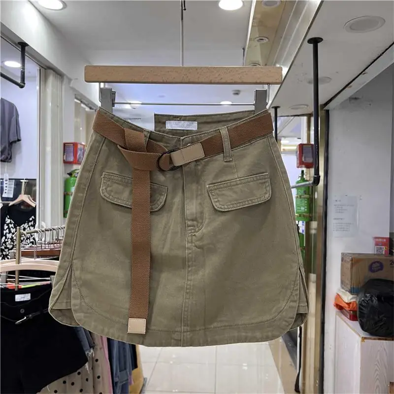 plus Size Denim Skirt Women's Spring Summer High Waist Slim Fit A-Line Skirt with Slit Sweet Cool Style Short Skirt
plus Size Denim Skirt Women's Spring Summer High Waist Slim Fit A-Line Skirt with Slit Sweet Cool Style Short Skirt