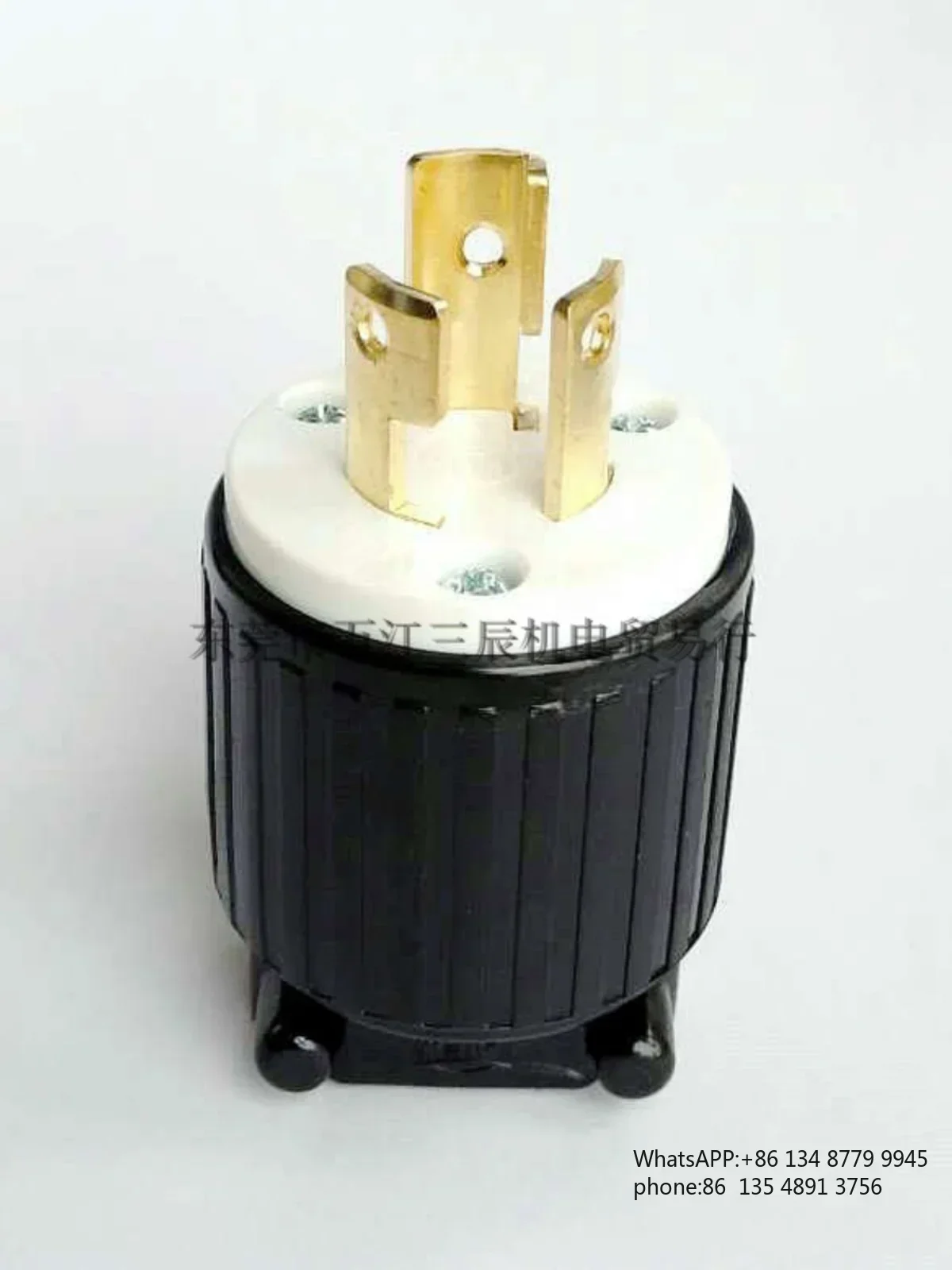 L6-30P Taiwan 30A large load US standard plug LK-6332 lead-mounted anti-loose self-locking industrial
L6-30P Taiwan 30A large load US standard plug LK-6332 lead-mounted anti-loose self-locking industrial