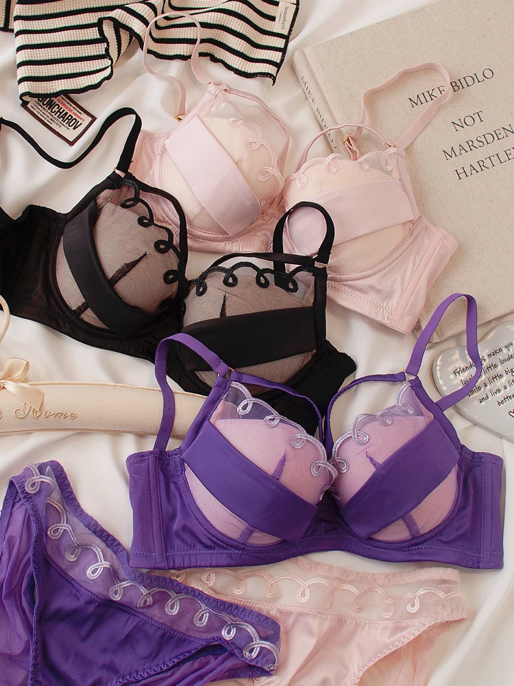 Sexy satin mesh patchwork lingerie set double-breasted top support bra women underwear set push up bralette
Sexy satin mesh patchwork lingerie set double-breasted top support bra women underwear set push up bralette
