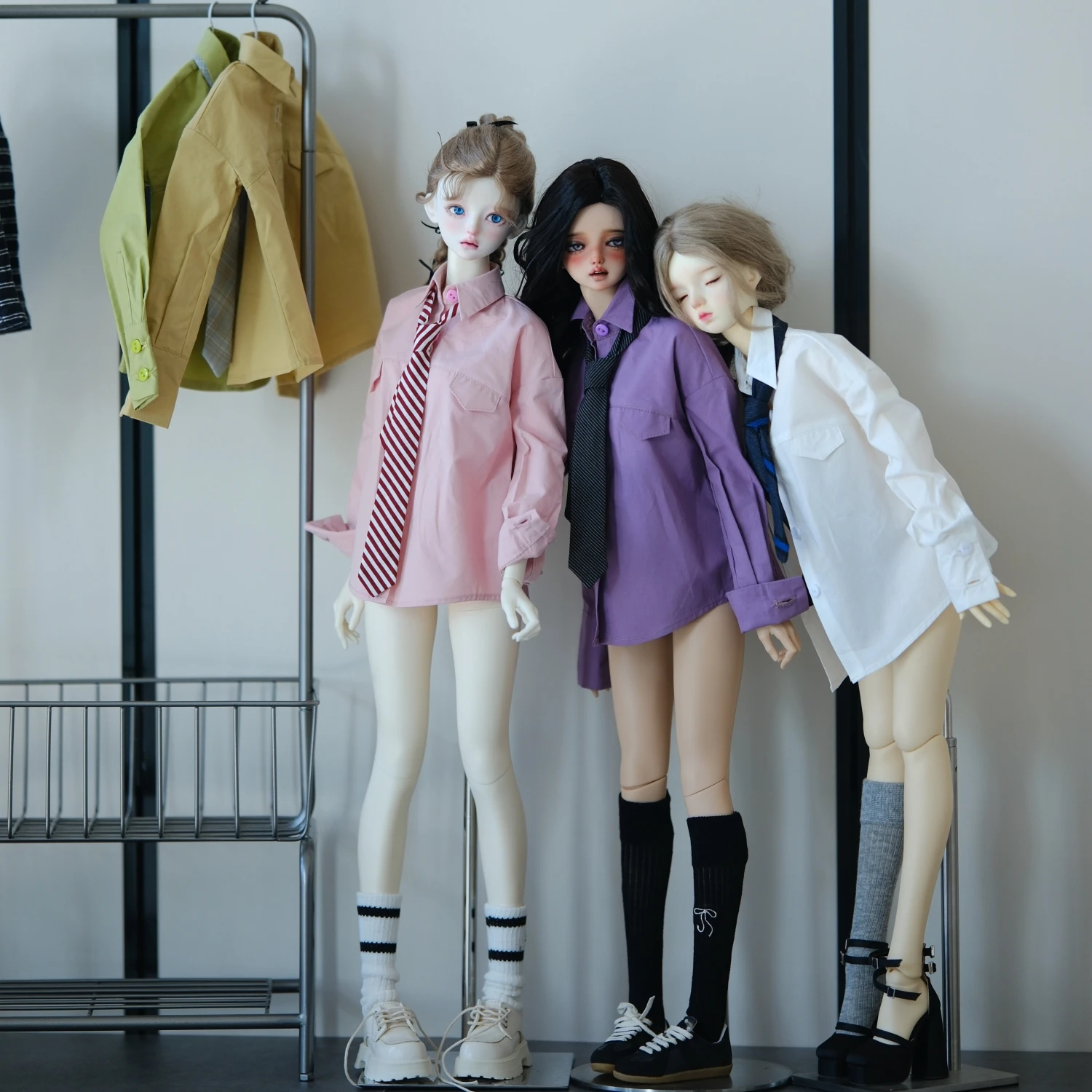 Custom Boyfriend Style Loose Shoulder Shirt For BJD Doll 1/4 1/3 IP W534
Custom Boyfriend Style Loose Shoulder Shirt For BJD Doll 1/4 1/3 IP W534