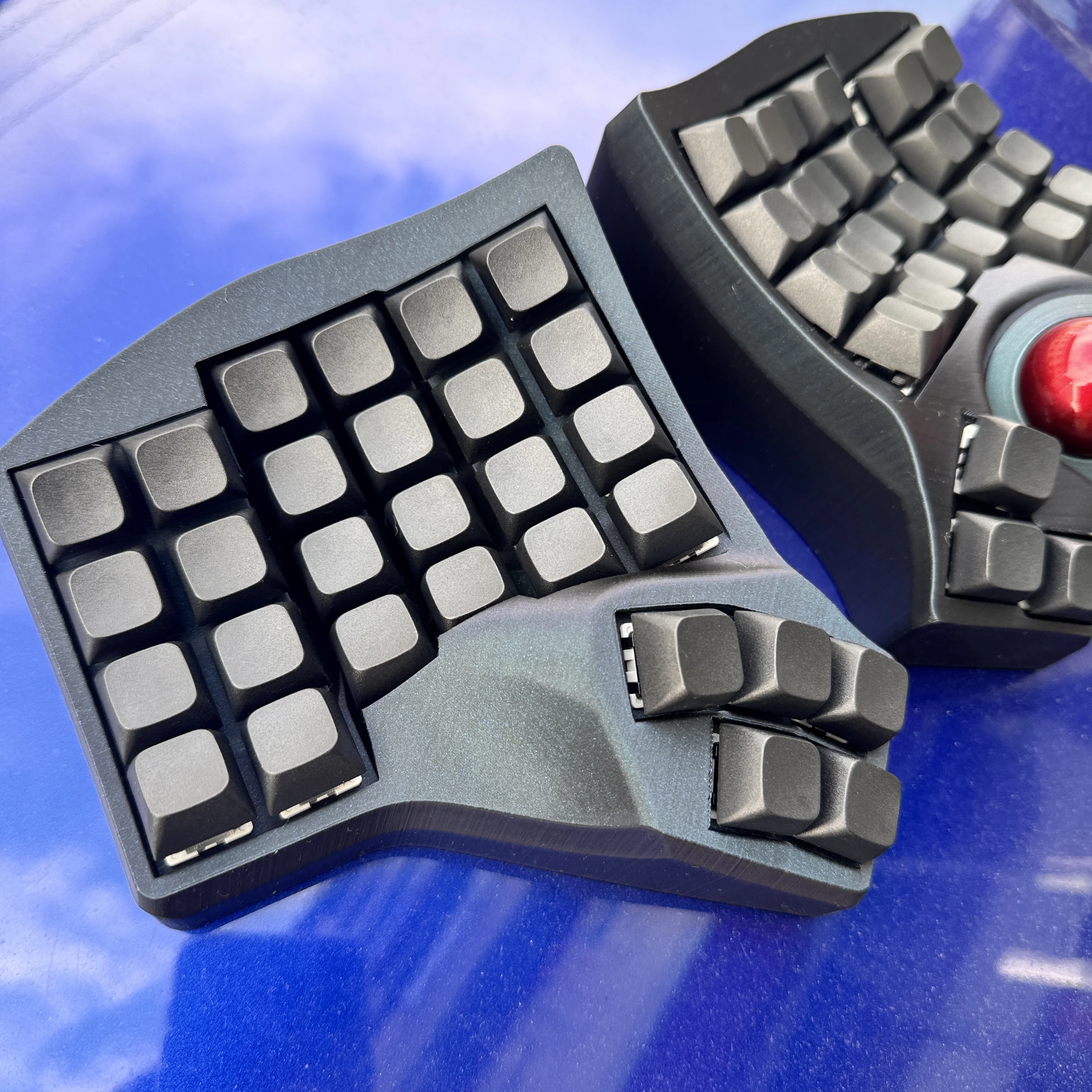 НОВАЯ беспроводная Bluetooth-клавиатура Charybdis MK2 SplitKeyboard Custom Pla с возможностью горячей замены, серая, под дерево, V4, PAW3360, FDM-печать, ZMK, Teclado
НОВАЯ беспроводная Bluetooth-клавиатура Charybdis MK2 SplitKeyboard Custom Pla с возможностью горячей замены, серая, под дерево, V4, PAW3360, FDM-печать, ZMK, Teclado