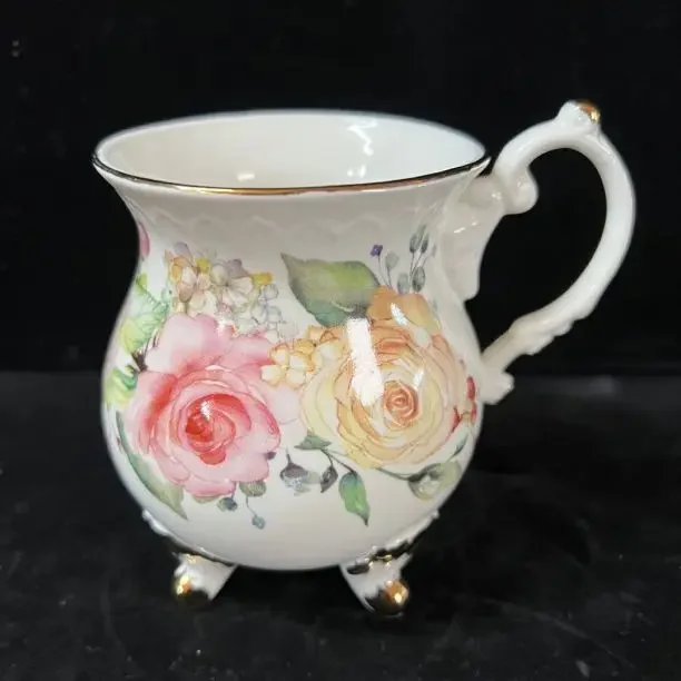 English style gold-plated four legged cup, coffee cup, large belly cup, ceramic European style exquisite black tea cup
English style gold-plated four legged cup, coffee cup, large belly cup, ceramic European style exquisite black tea cup