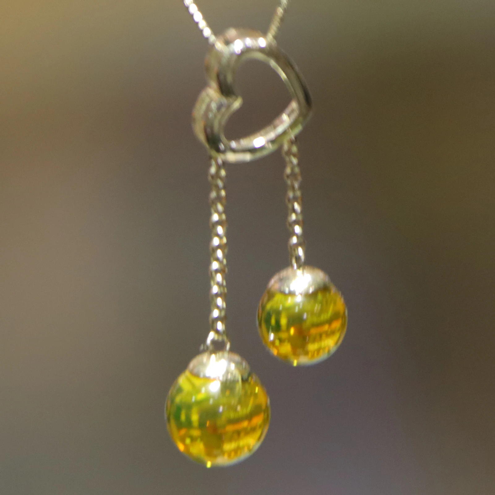 Женский комплект романтического ожерелья в форме сердца с синими янтарными подвесками в форме капли, ажурный дизайн, подарок для пары, ювелирные изделия на годовщину
Женский комплект романтического ожерелья в форме сердца с синими янтарными подвесками в форме капли, ажурный дизайн, подарок для пары, ювелирные изделия на годовщину