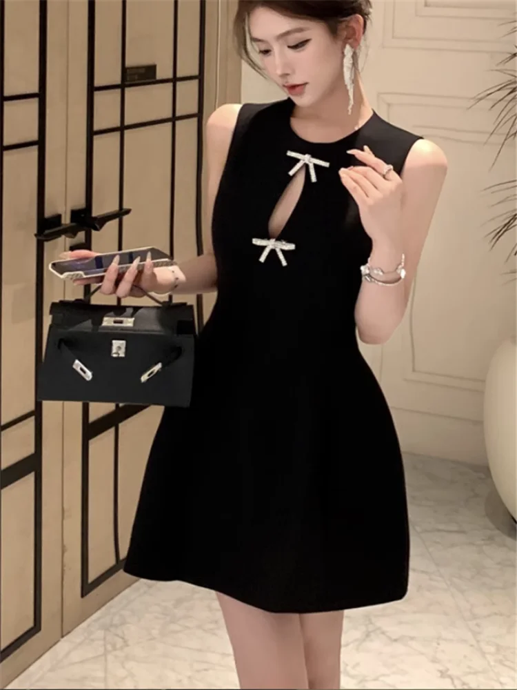 French Celebrity Retro All Black Beads Bow Birthday Party Dress Fashion Elegant O Neck Hollow Sleeveless Mini A Line Tank Dress
French Celebrity Retro All Black Beads Bow Birthday Party Dress Fashion Elegant O Neck Hollow Sleeveless Mini A Line Tank Dress