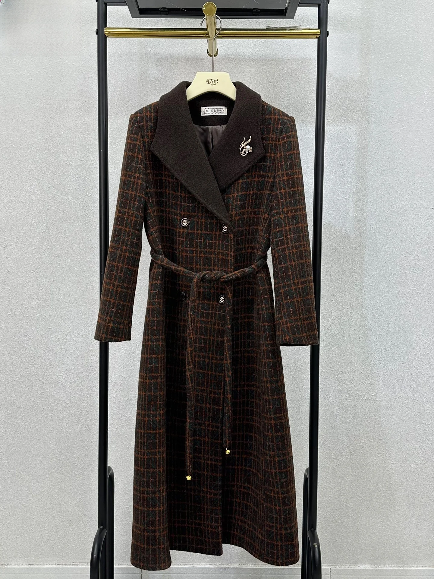 Женское шерстяное пальто в клетку с поясом, средней длины, в стиле ретро, утепленное, осенне-зимнее, новинка
Женское шерстяное пальто в клетку с поясом, средней длины, в стиле ретро, утепленное, осенне-зимнее, новинка