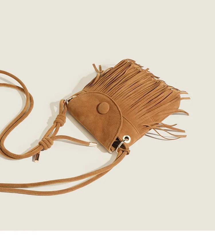 Niche Design Women's Bag 2024 New Retro Tassel Bag Simple and Versatile Small Square Bag Single Shoulder Crossbody Bag
Niche Design Women's Bag 2024 New Retro Tassel Bag Simple and Versatile Small Square Bag Single Shoulder Crossbody Bag