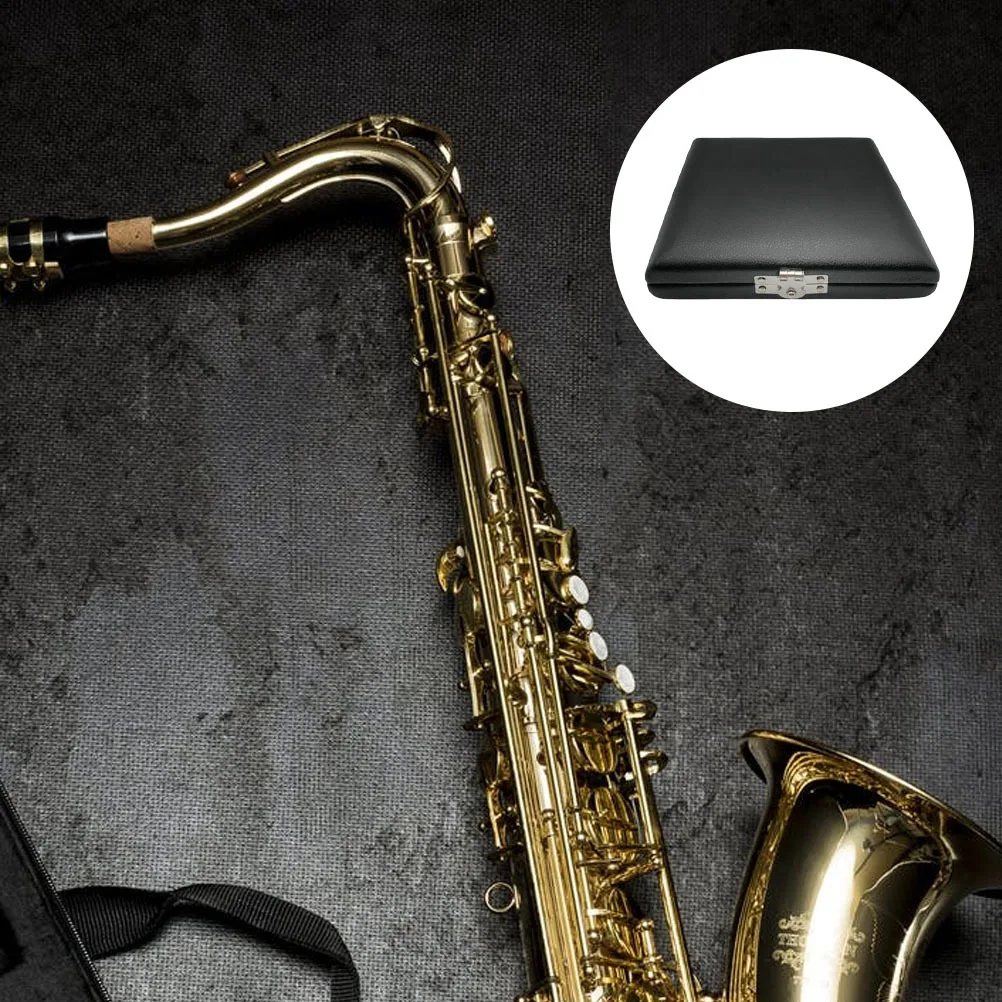 Portable Oboe Reed Holder Sturdy Reed Storage Box Made of High Grade PU and Wood Protects Reeds from Damage and Loss
Portable Oboe Reed Holder Sturdy Reed Storage Box Made of High Grade PU and Wood Protects Reeds from Damage and Loss