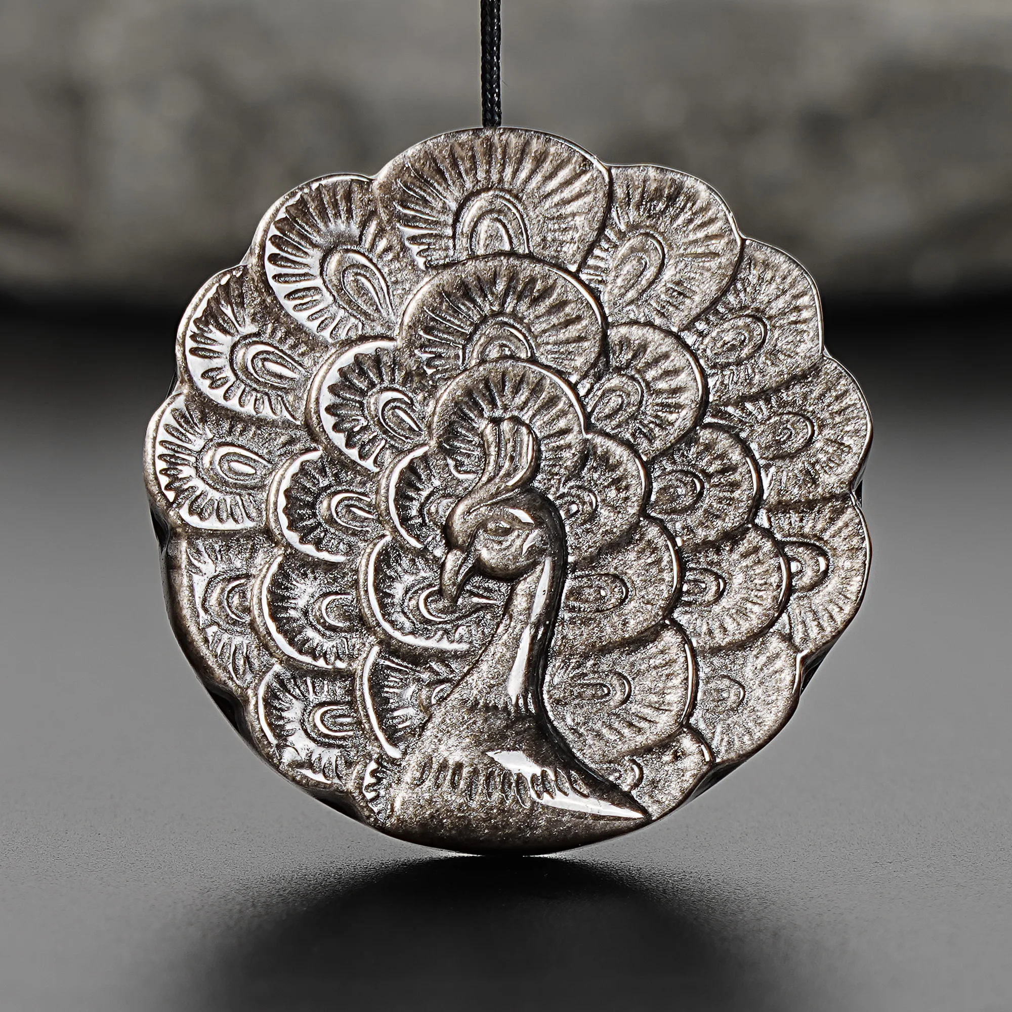 Natural Silver Obsidian Peacock Deity Pendant Cabochon Hand Carved with Feather Texturing 40x40x8mm for Necklace Diy Jewelry
Natural Silver Obsidian Peacock Deity Pendant Cabochon Hand Carved with Feather Texturing 40x40x8mm for Necklace Diy Jewelry