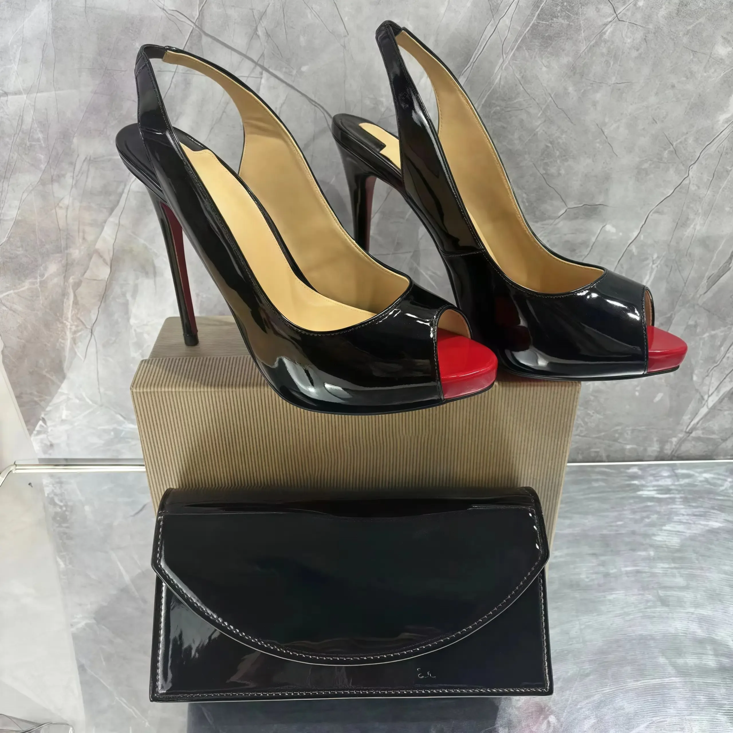 Red Sole Black Patent Leather Women Pumps Sexy Platform Peep Toe Sandals Bag Set Thin High Heels Fashion Party Wedding New Shoes
Red Sole Black Patent Leather Women Pumps Sexy Platform Peep Toe Sandals Bag Set Thin High Heels Fashion Party Wedding New Shoes