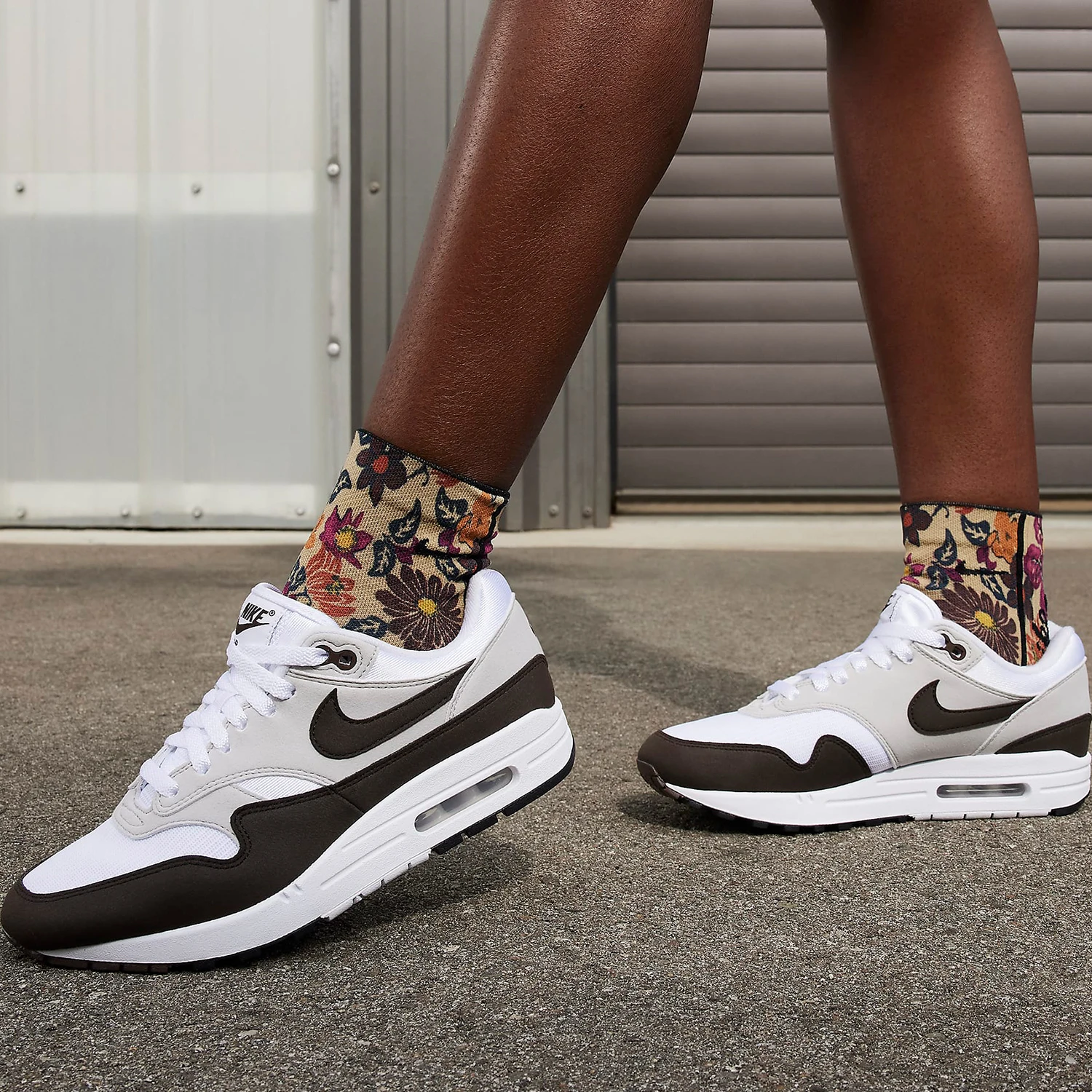 Nike genuine Air Max 1 women's cushioned low cut lace up sneakers DZ2628-004
Nike genuine Air Max 1 women's cushioned low cut lace up sneakers DZ2628-004