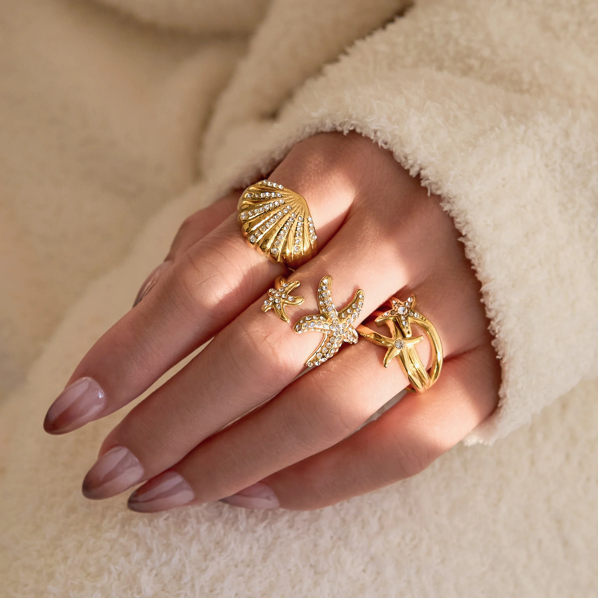 DASEIN New Ins Vintage Starfish Zircon Ring Set 18k PVD Gold Plated Stainless Steel High End Warm Holiday Summer Jewelry
DASEIN New Ins Vintage Starfish Zircon Ring Set 18k PVD Gold Plated Stainless Steel High End Warm Holiday Summer Jewelry