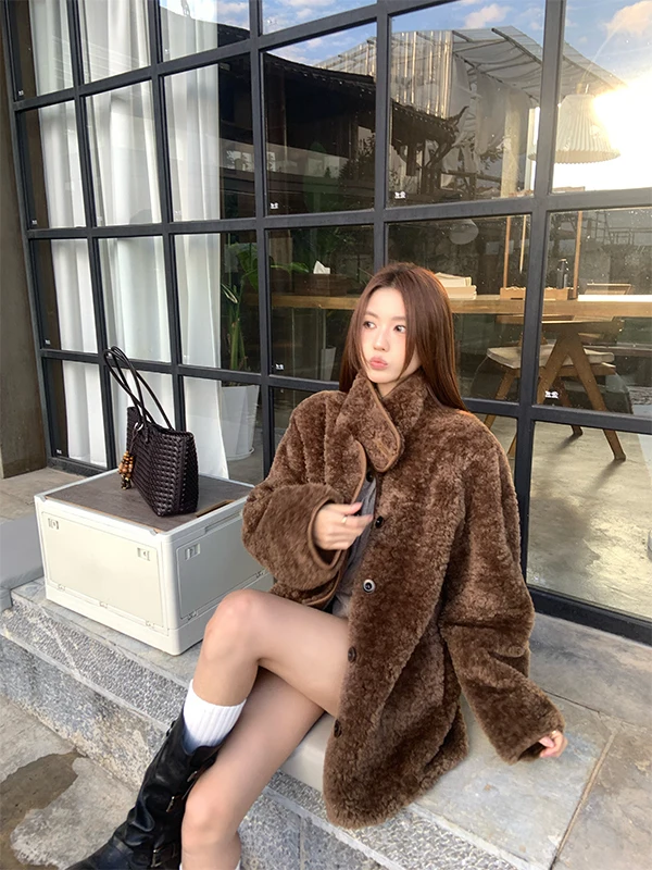 Женская зимняя верхняя одежда средней длины из искусственного меха и кожи, экологически чистая, класса люкс, повседневная
Женская зимняя верхняя одежда средней длины из искусственного меха и кожи, экологически чистая, класса люкс, повседневная