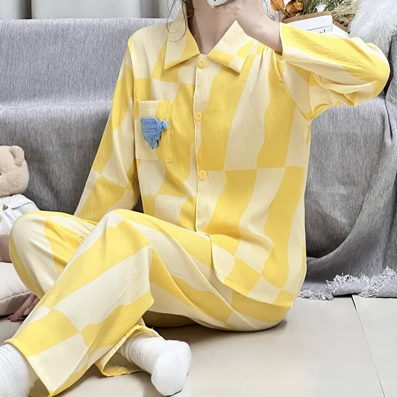 Новый женский пижамный комплект из хлопка с мультяшным принтом, домашний костюм с отложным воротником и длинными рукавами для женщин, одежда для сна
Новый женский пижамный комплект из хлопка с мультяшным принтом, домашний костюм с отложным воротником и длинными рукавами для женщин, одежда для сна