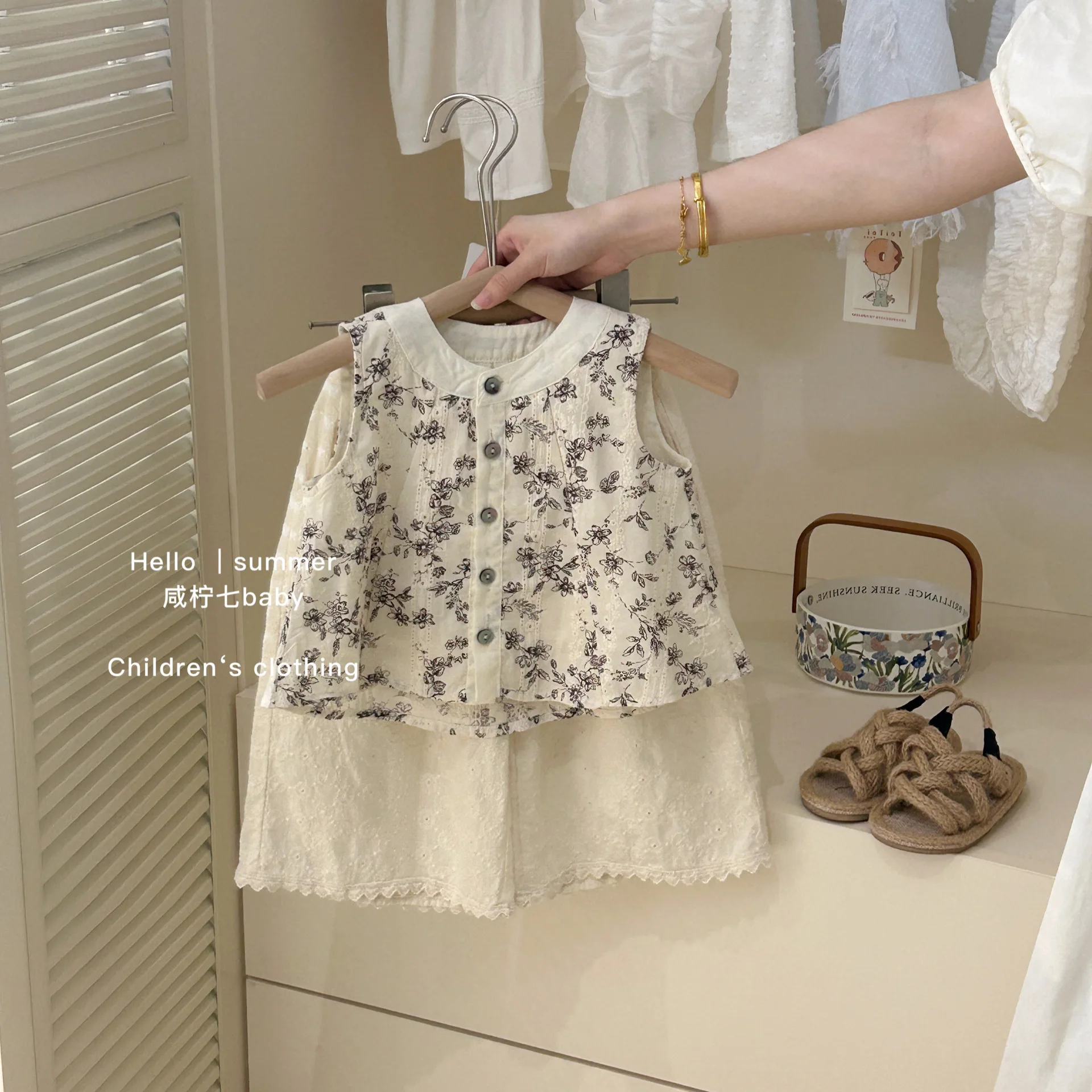 Girls Clothes Suit Retro Cotton Linen Vest Set Summer 2024 New Korean Children Sleeveless Doll Shirt Wide-leg Pants 2-piece Set
Girls Clothes Suit Retro Cotton Linen Vest Set Summer 2024 New Korean Children Sleeveless Doll Shirt Wide-leg Pants 2-piece Set