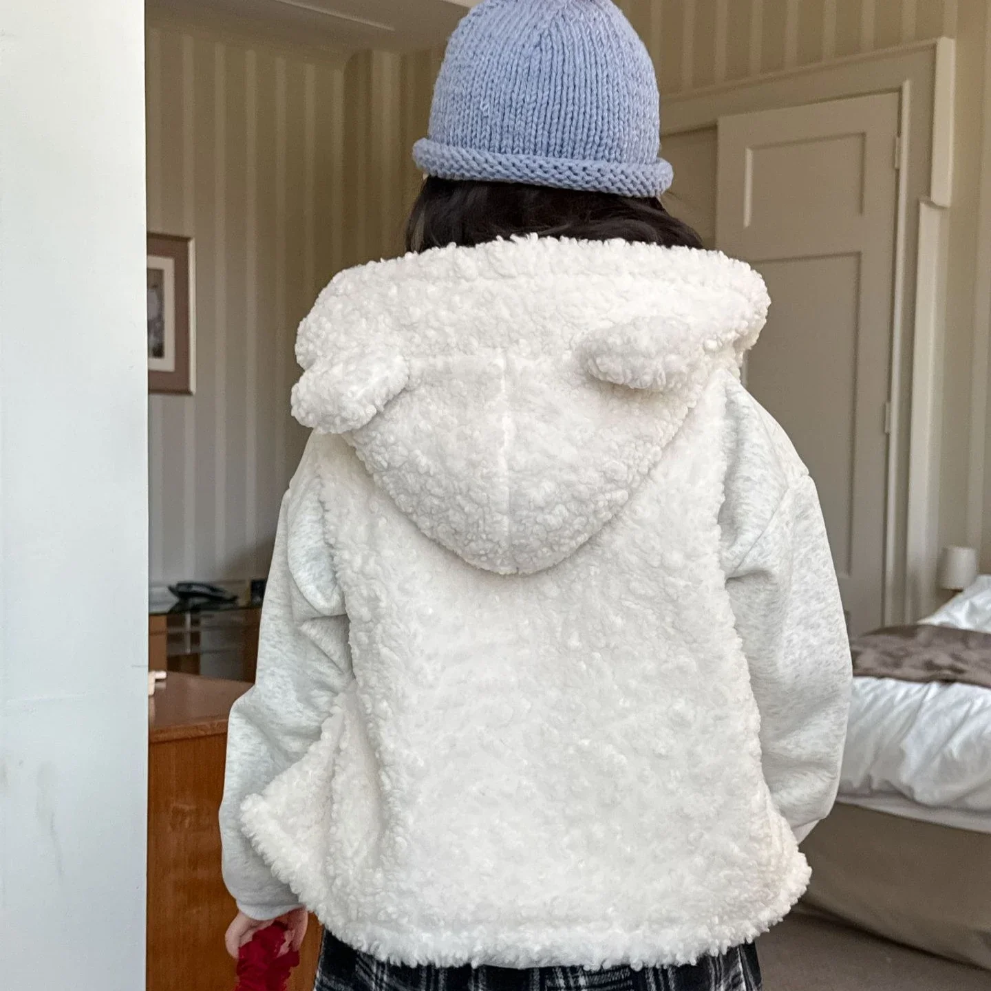 Жилетка 2025 Осень-Зима Новая Детская Одежда в Корейском Стиле для Мальчиков и Девочек, Модный Милый Свитер-Жилет с Капюшоном и Ушками
Жилетка 2025 Осень-Зима Новая Детская Одежда в Корейском Стиле для Мальчиков и Девочек, Модный Милый Свитер-Жилет с Капюшоном и Ушками