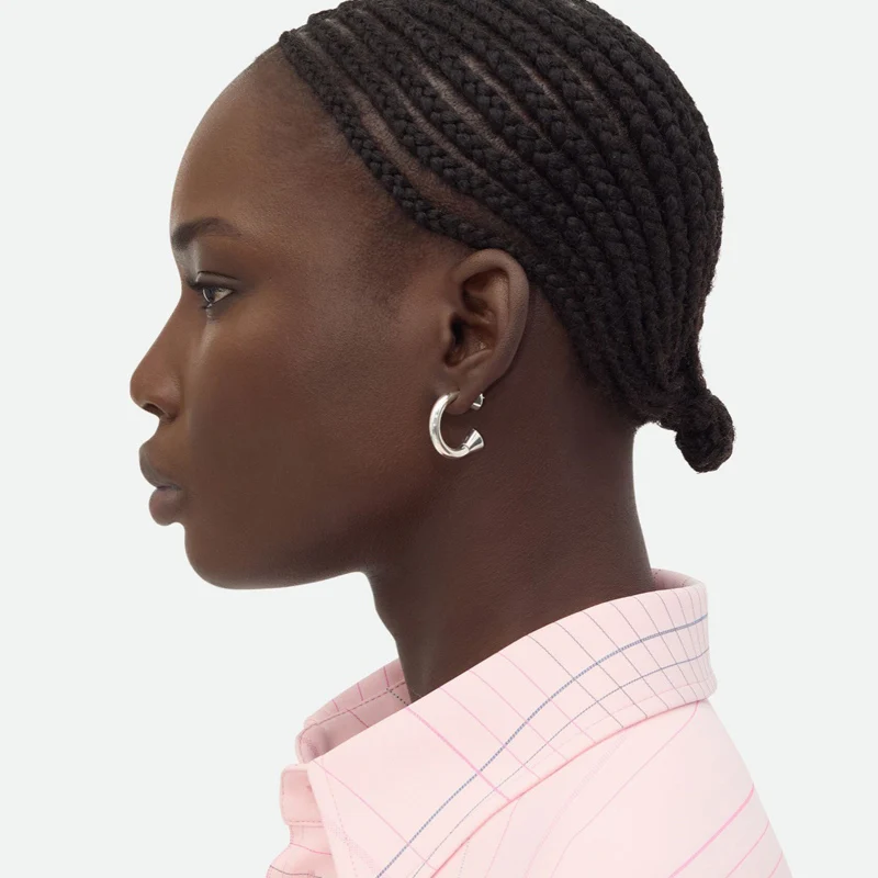 Bobokiki Jewelry European and American Fashion Geometric Round Titanium Steel Silver Needle Luxury Retro Earrings
Bobokiki Jewelry European and American Fashion Geometric Round Titanium Steel Silver Needle Luxury Retro Earrings