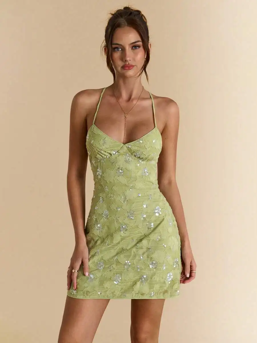 Лаймово-зеленое мини-платье с цветочной вышивкой, пайетками и тонкими бретелями
Лаймово-зеленое мини-платье с цветочной вышивкой, пайетками и тонкими бретелями