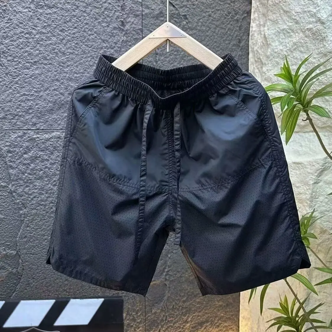 Summer Men's Loose Fit Breathable Quick Dry Color Short Pants Polyester Fiber Laser Engraving Casual Shorts
Summer Men's Loose Fit Breathable Quick Dry Color Short Pants Polyester Fiber Laser Engraving Casual Shorts