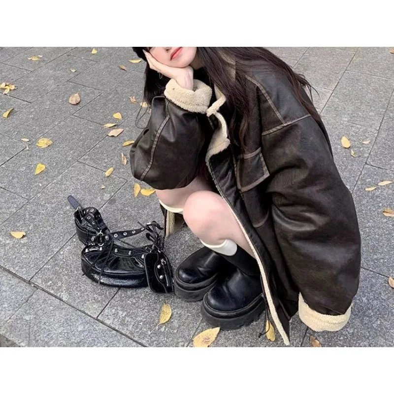 Autumn and winter pu face Maillard lapel leather jacket American retro loose thickened lamb wool cotton clothes
Autumn and winter pu face Maillard lapel leather jacket American retro loose thickened lamb wool cotton clothes