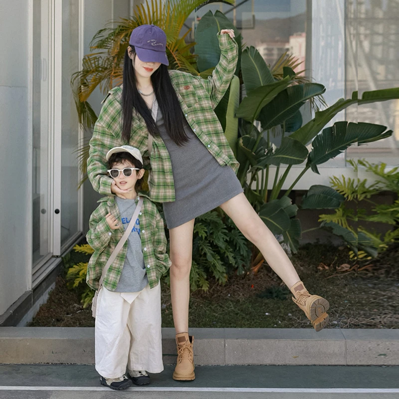 2025 Spring Mother and Son Green Plaid Shirts Fashion Korean Style Mom and Daughter Baby Long Sleeve Coat Tops Children Clothes
2025 Spring Mother and Son Green Plaid Shirts Fashion Korean Style Mom and Daughter Baby Long Sleeve Coat Tops Children Clothes