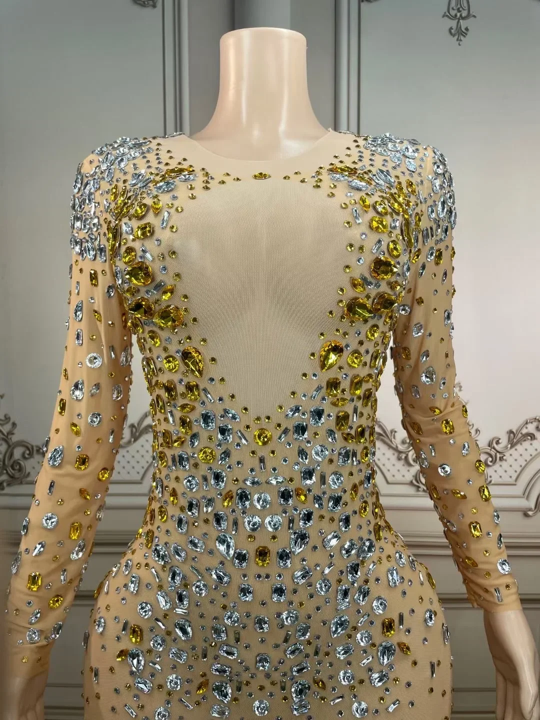 Women Nude Gauze Shining Rhinestones Long Mermaid Yellow Feathers Dress Celebrity Evening Stage Festival Costumes 2025
Women Nude Gauze Shining Rhinestones Long Mermaid Yellow Feathers Dress Celebrity Evening Stage Festival Costumes 2025